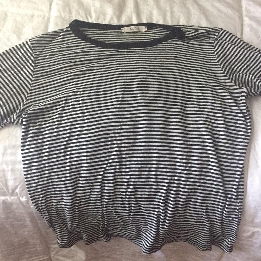 Stripped shirt, black collar, and fitted